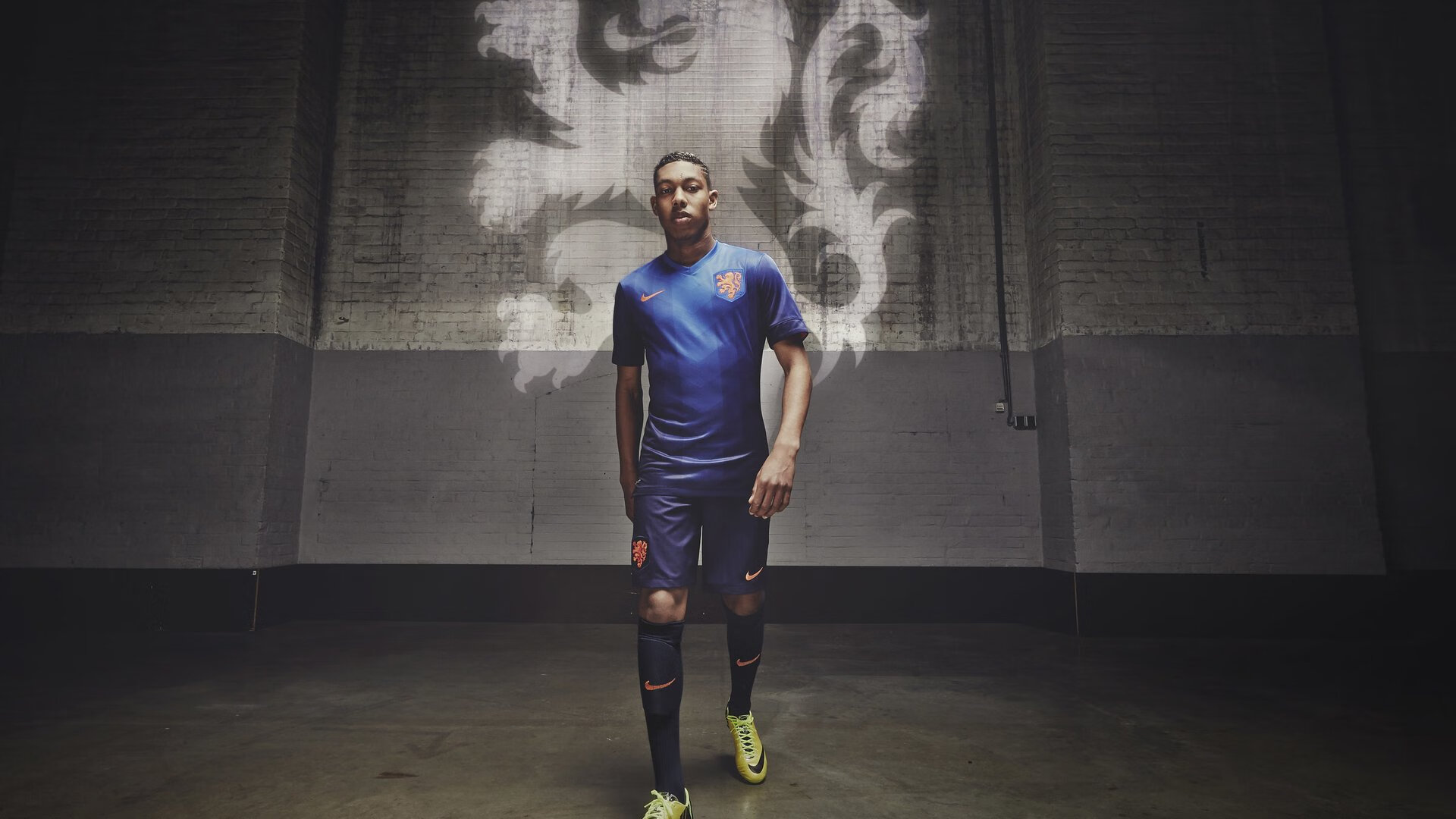 关注——中国足球国际交流日益频繁，谈中国足球