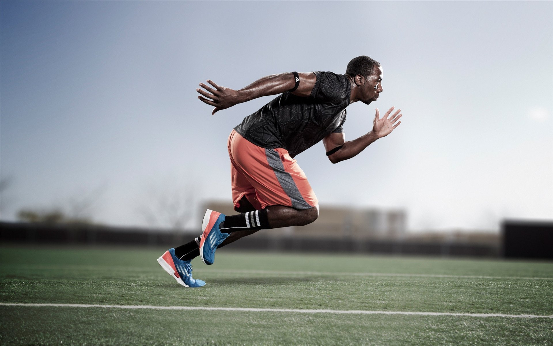 校园足球逐步建设视频教学系统方便教师互通学习，校园足球课程资源